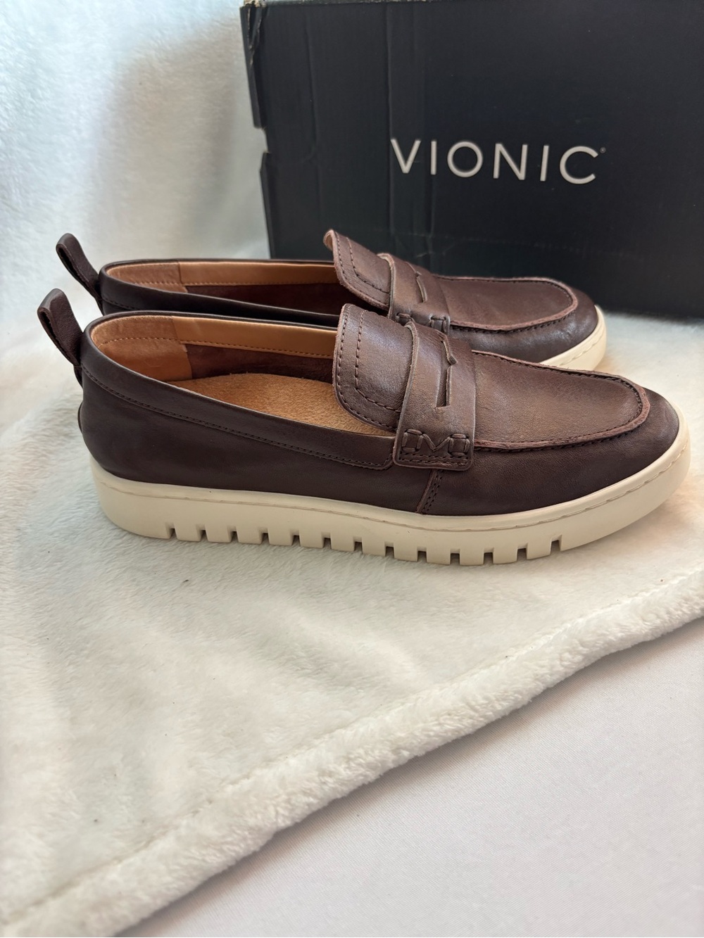 Vionic Uptown Loafer Leather Dark Brown Size 7.5 NIB